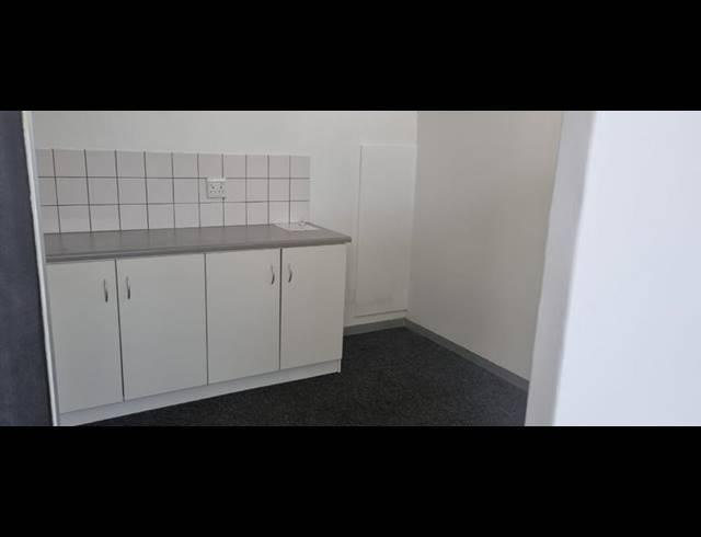 BUSINESS PROPERTY TO RENT IN MOWBRAY